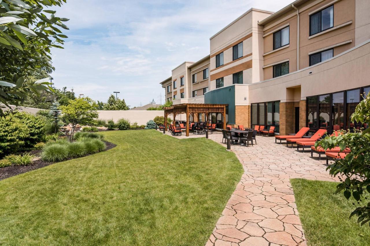 Courtyard By Marriott Hotel